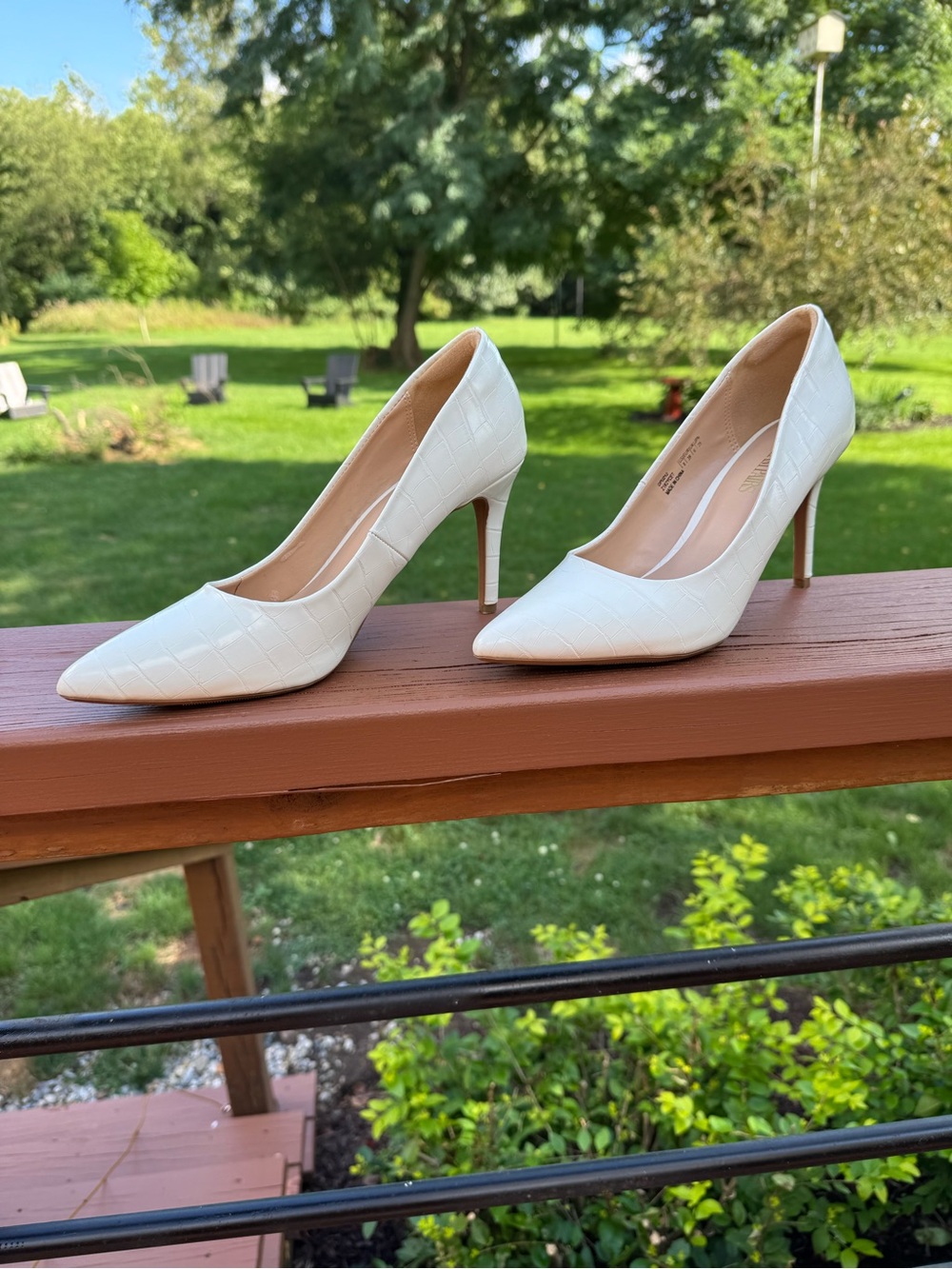 Dream Pairs White Croc-Embossed Pointed Toe Stiletto Pumps
